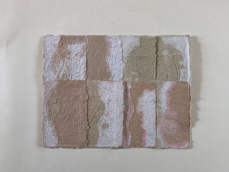 Papiers dans Papier / Papers in Papers / 紙の中の紙 / Chartae in Charta